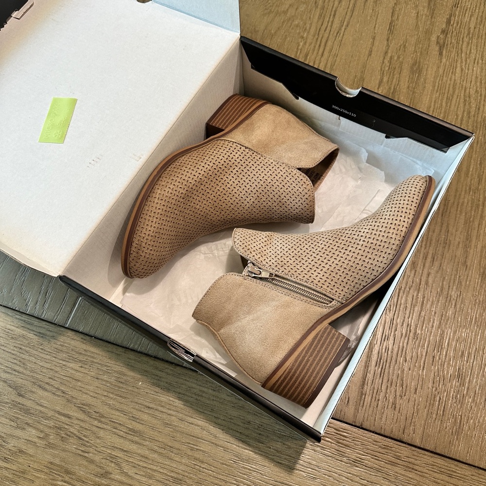 MIA Suede Ankle Booties Side Zip Size 6.5 Stone - Picture 2 of 9